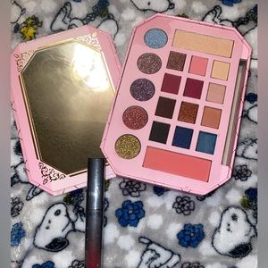 Paler bundle with lipstick